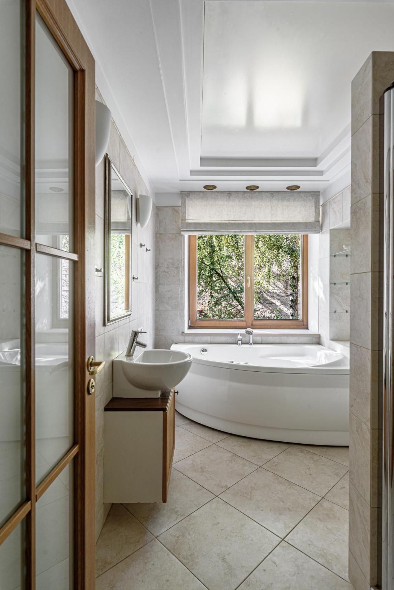 Jacuzzi Apartments X Free Parking X Self Check-In 24X7 By H&H VNO Eksteriør billede