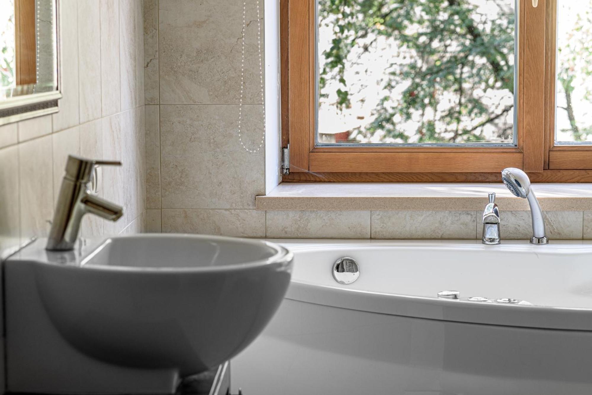 Jacuzzi Apartments X Free Parking X Self Check-In 24X7 By H&H VNO Eksteriør billede
