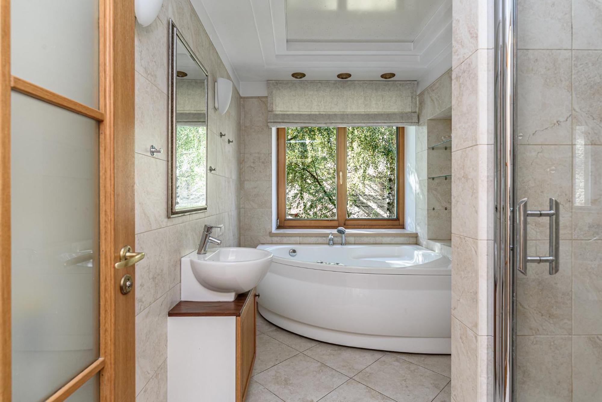 Jacuzzi Apartments X Free Parking X Self Check-In 24X7 By H&H VNO Eksteriør billede